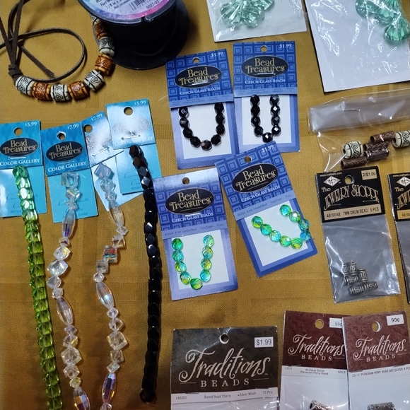 Assorted Jewelry beads - Picture 3 of 4